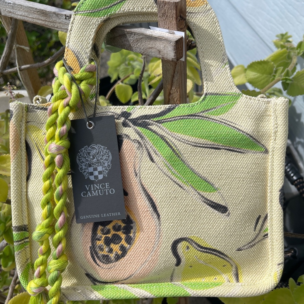 VINCE CAMUTO Printed Small Canvas Tote-Oriel In La Frutta - Picture 6 of 15